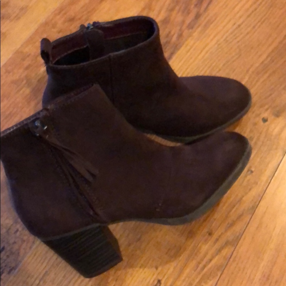 Like New Maroon old navy boots